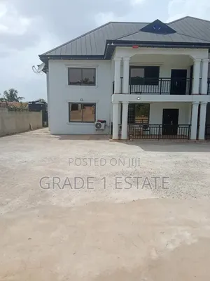 10bdrm Block of Flats in Grade 1 Estate, Kumasi Metropolitan for sale