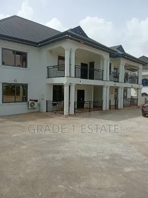 10bdrm Block of Flats in Grade 1 Estate, Kumasi Metropolitan for sale