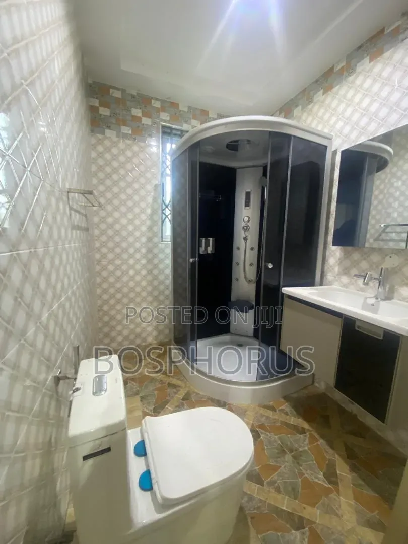 3bdrm Apartment in Lapaz Racecourse, Nyanmekye for rent