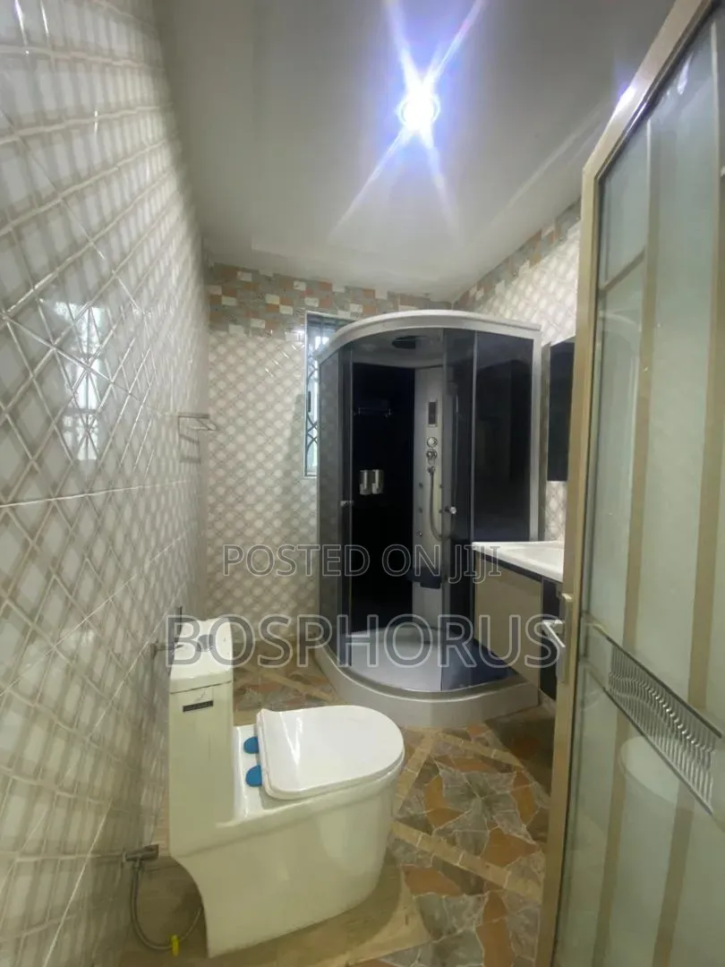3bdrm Apartment in Lapaz Racecourse, Nyanmekye for rent