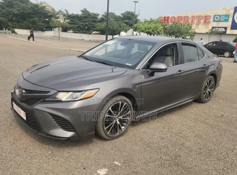 Toyota Camry SE FWD (2.5L 4cyl 8AM) 2018 Gray