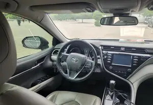 Toyota Camry SE FWD (2.5L 4cyl 8AM) 2018 Gray