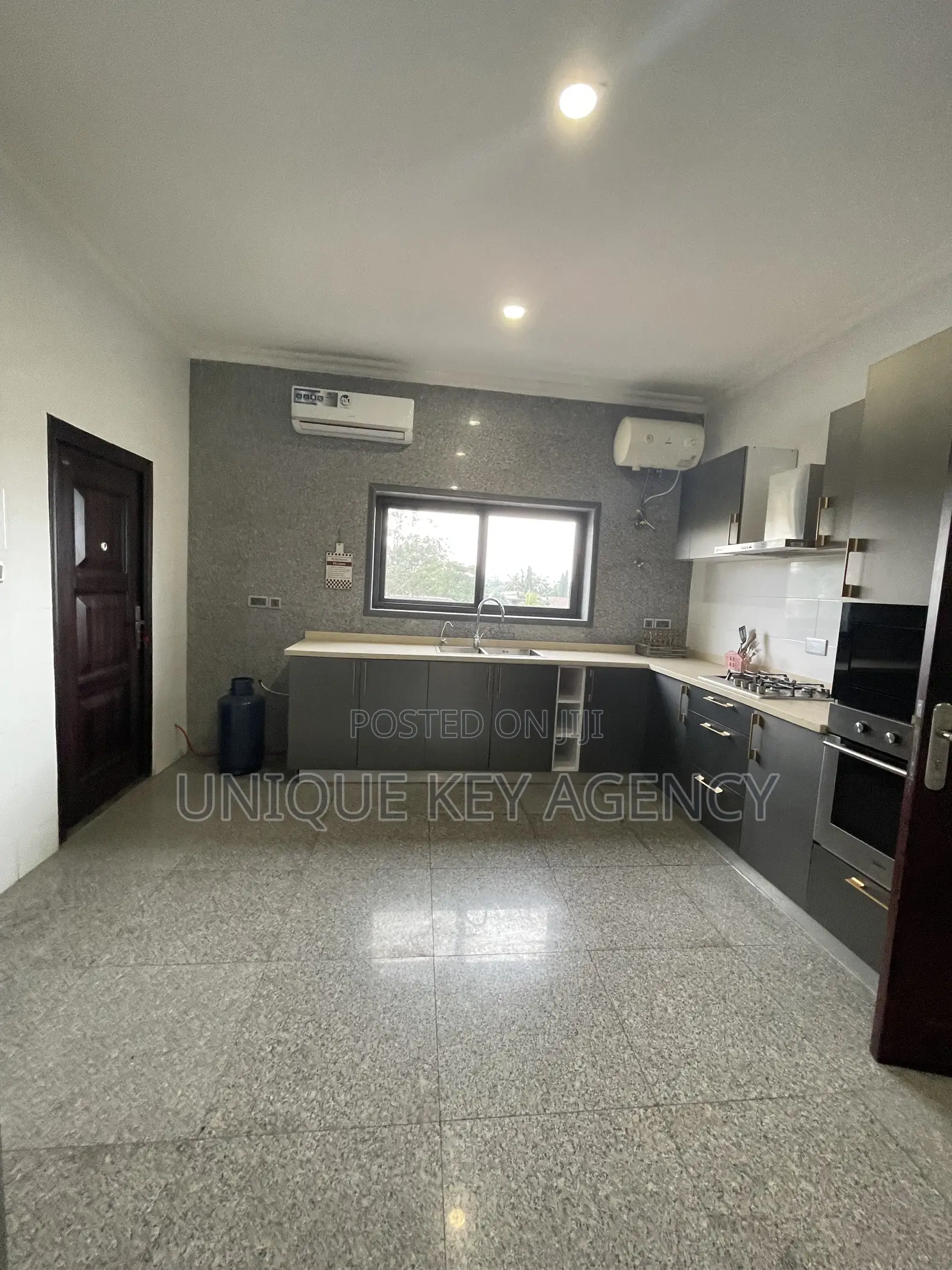 Furnished 3bdrm Apartment in Unique Key Agency, Accra Metropolitan