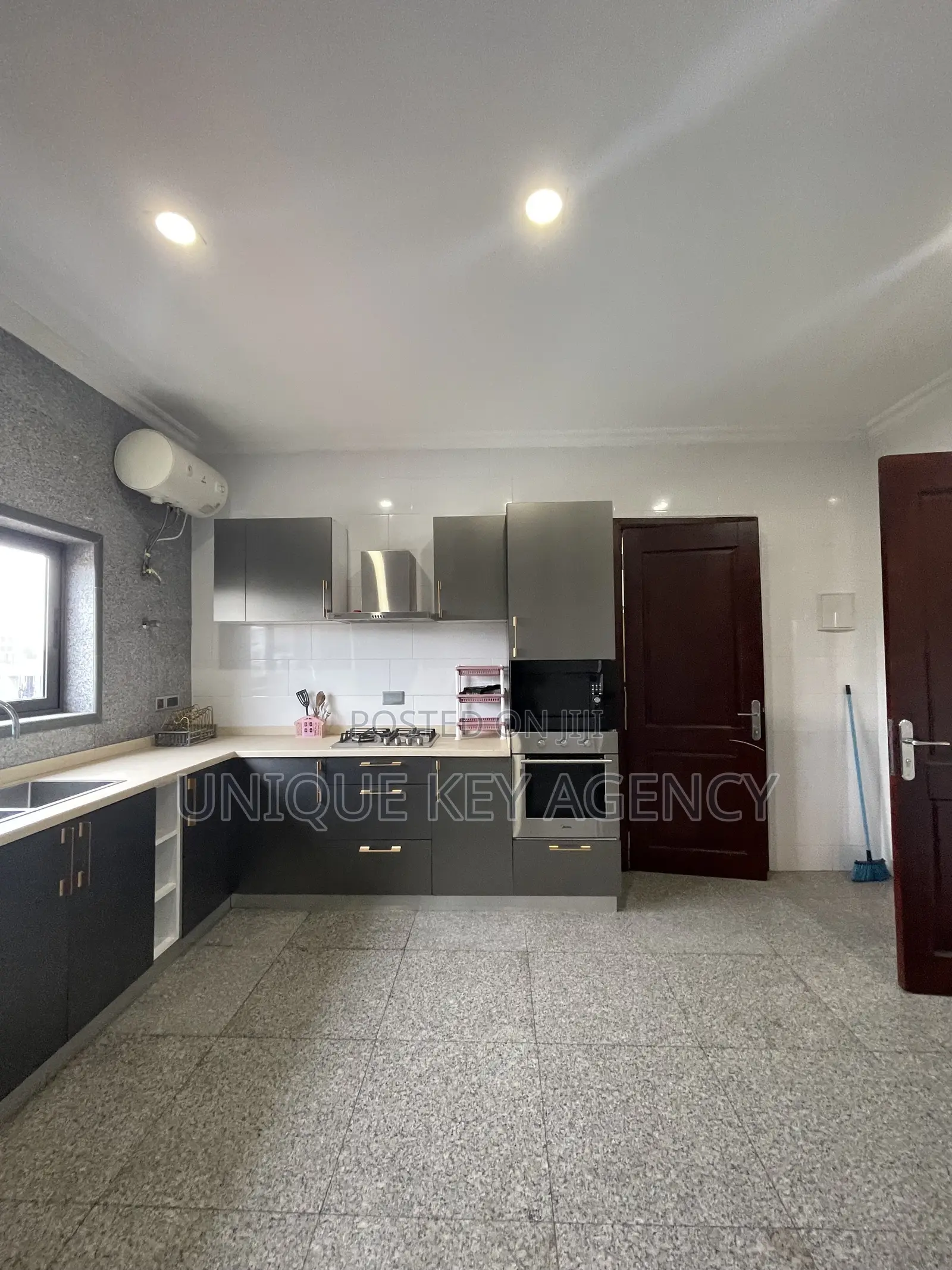 Furnished 3bdrm Apartment in Unique Key Agency, Accra Metropolitan