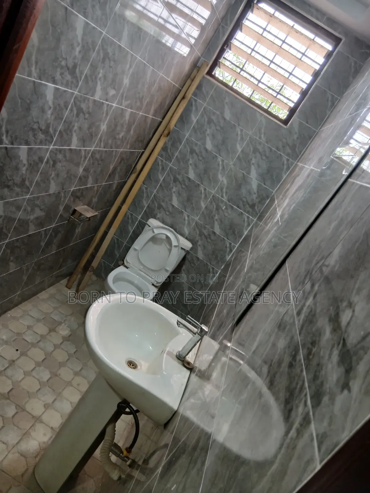 2bdrm Apartment in Born To Pray Estate, Ejisu-Juaben Municipal for rent