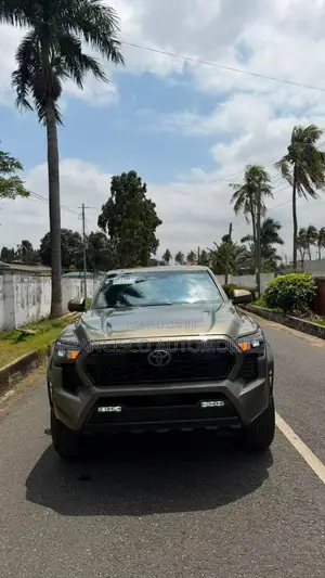 Toyota Tacoma 2024 Gold