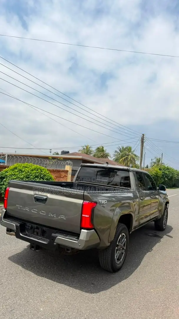 Toyota Tacoma 2024 Gold
