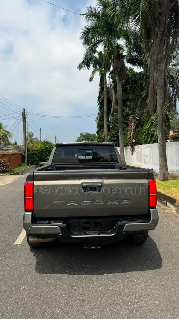 Toyota Tacoma 2024 Gold