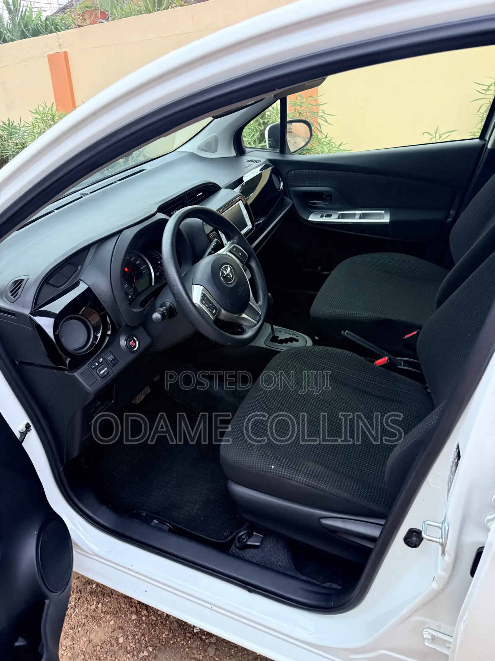Toyota Vitz 1.3 AWD 5dr 2014 White