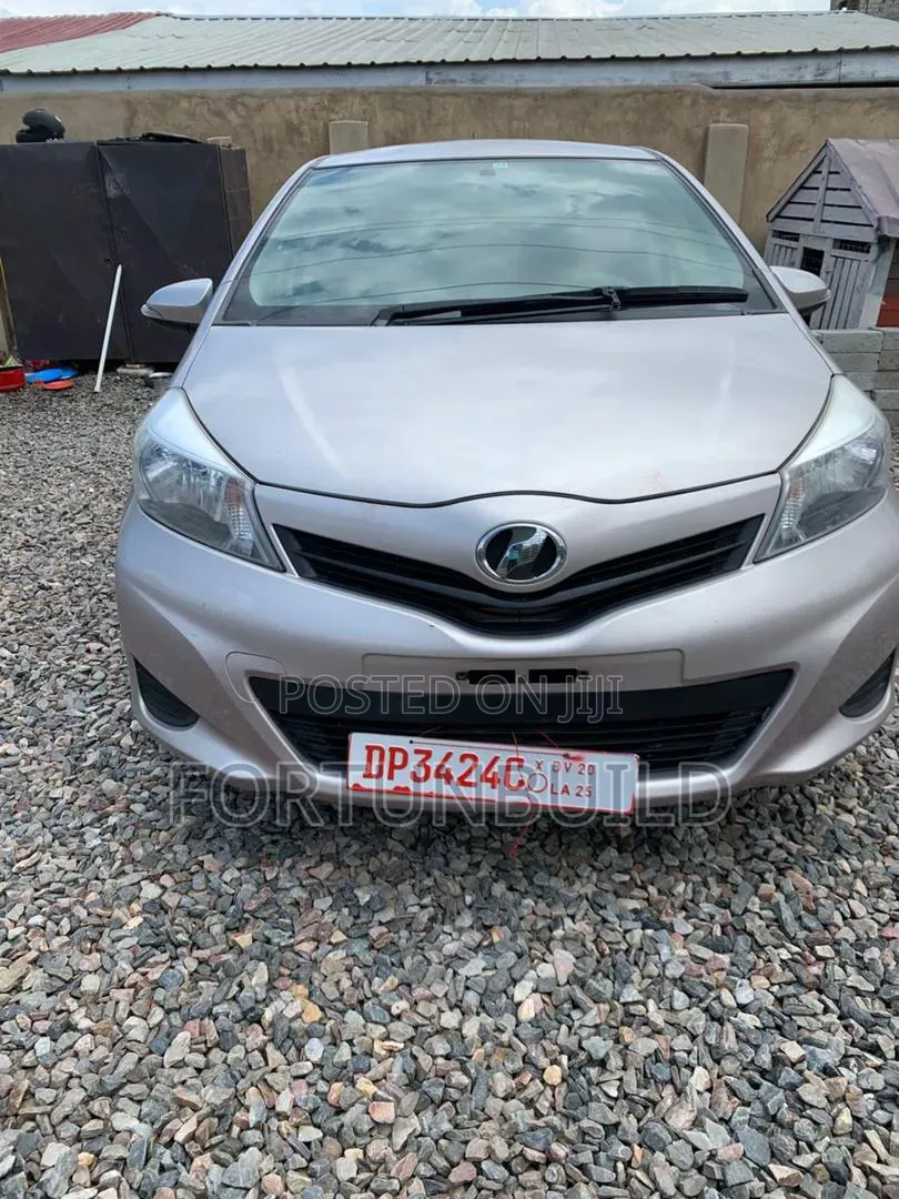 Toyota Vitz 2015 Gray