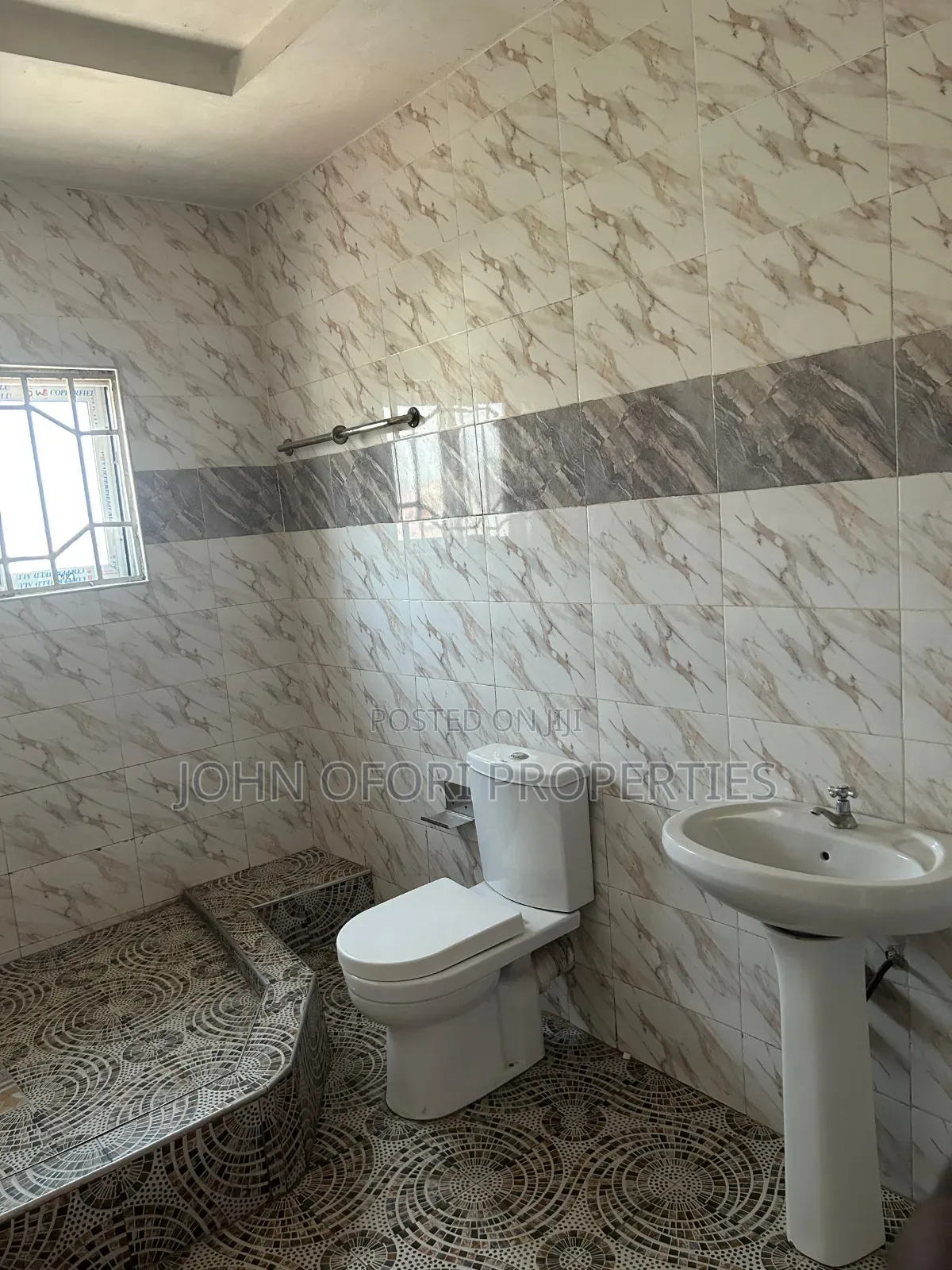 3bdrm Apartment in Oforikrom Poku, Kumasi Metropolitan for rent