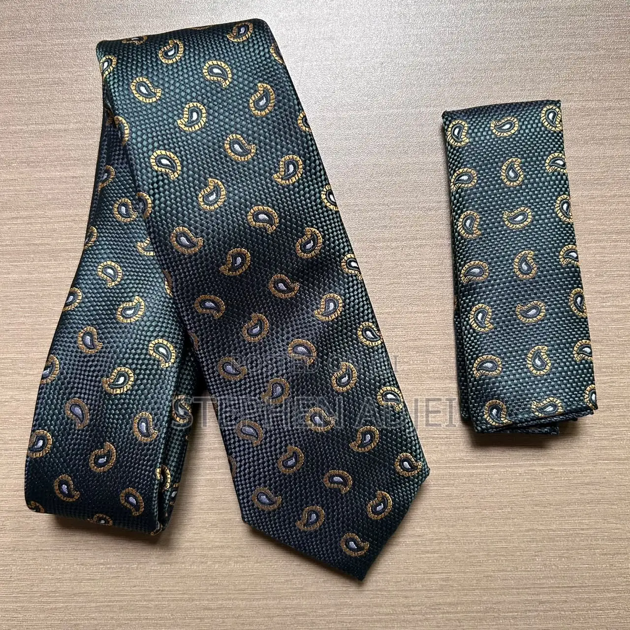Flying Tie With Pocket Square