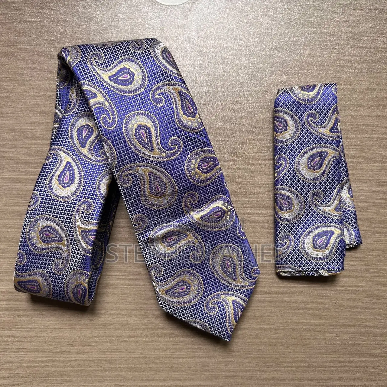 Flying Tie With Pocket Square