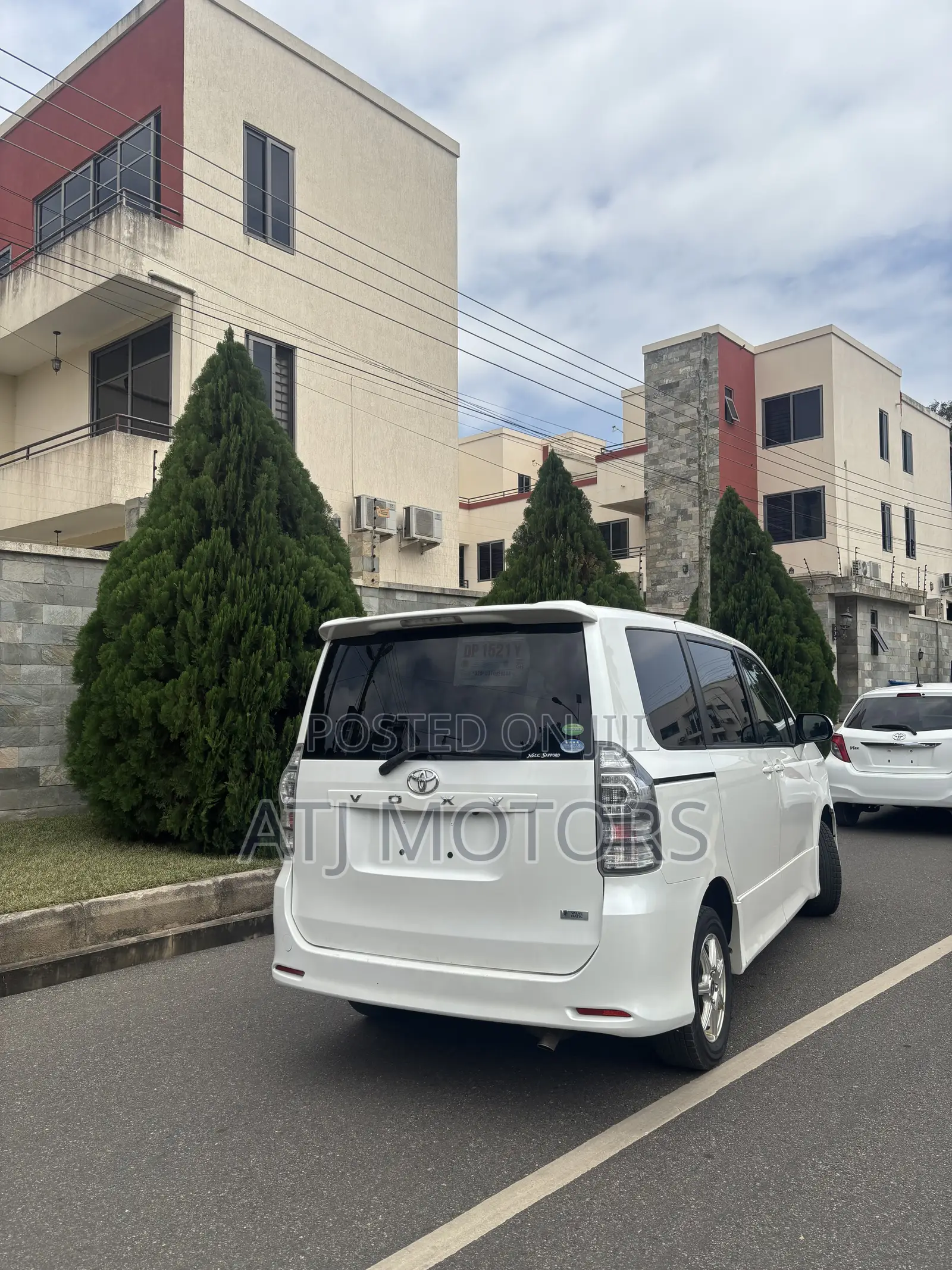 Toyota Voxy 2013 White