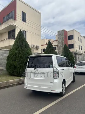 Toyota Voxy 2013 White