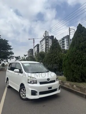 Toyota Voxy 2013 White