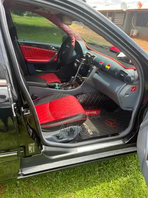 Mercedes-Benz C200 2014 Black