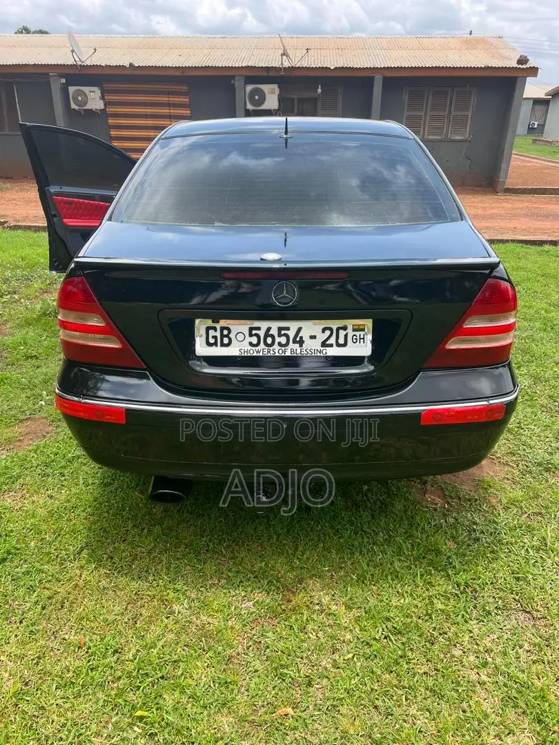 Mercedes-Benz C200 2014 Black