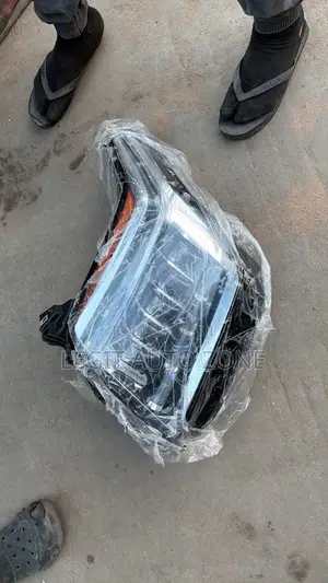 Cadillac Escalade 2015,2016,2017, Headlight Available