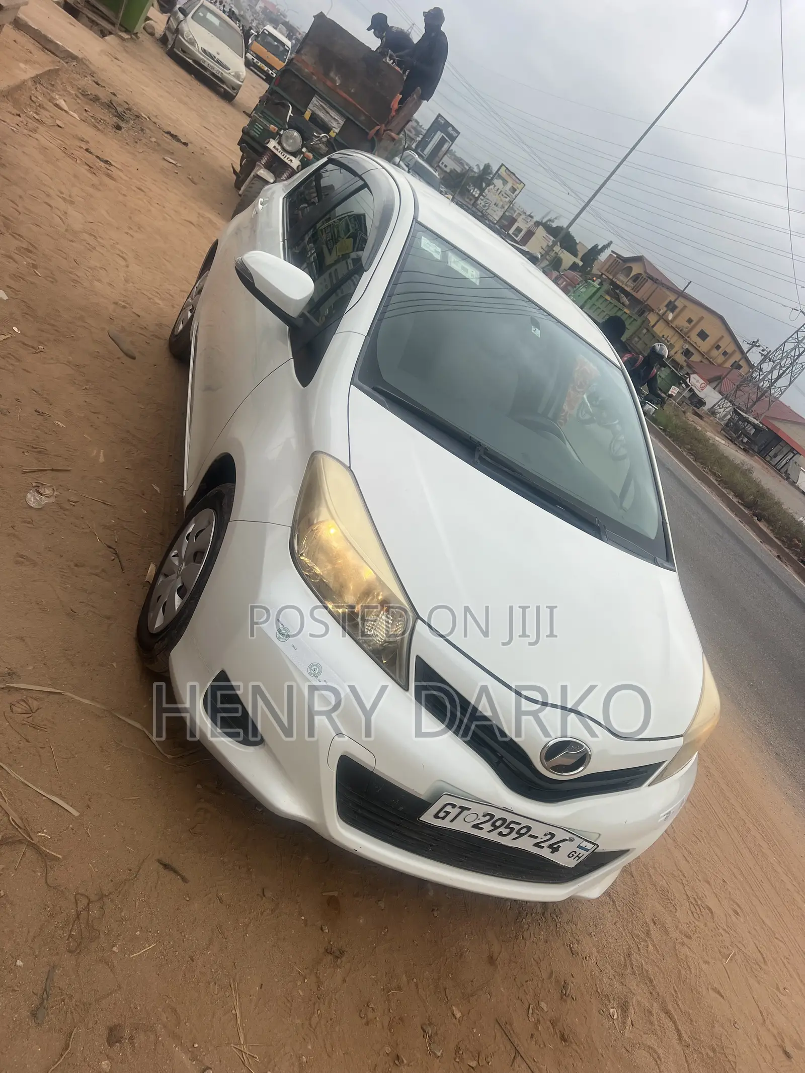Toyota Vitz 2013 White