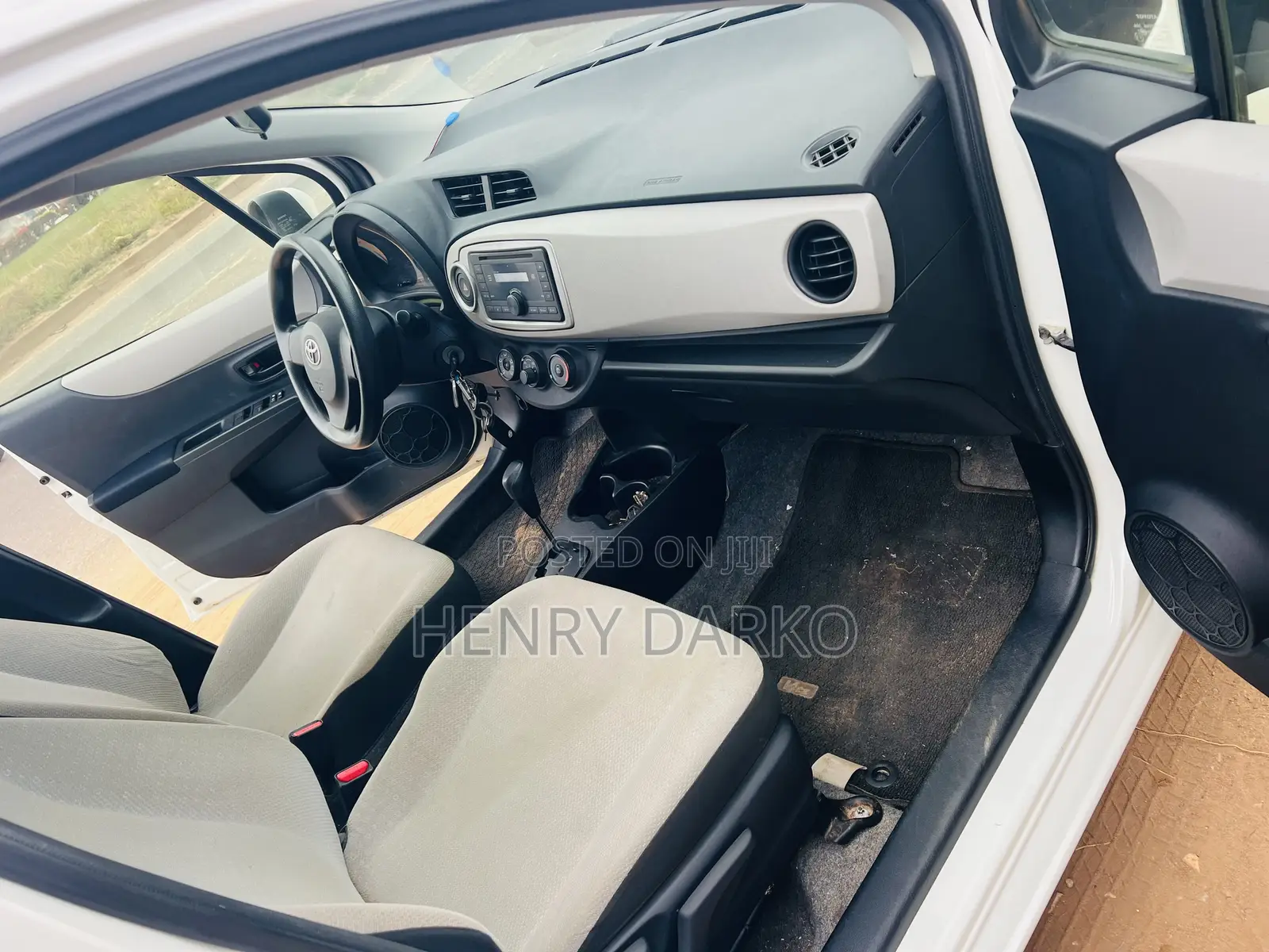 Toyota Vitz 2013 White