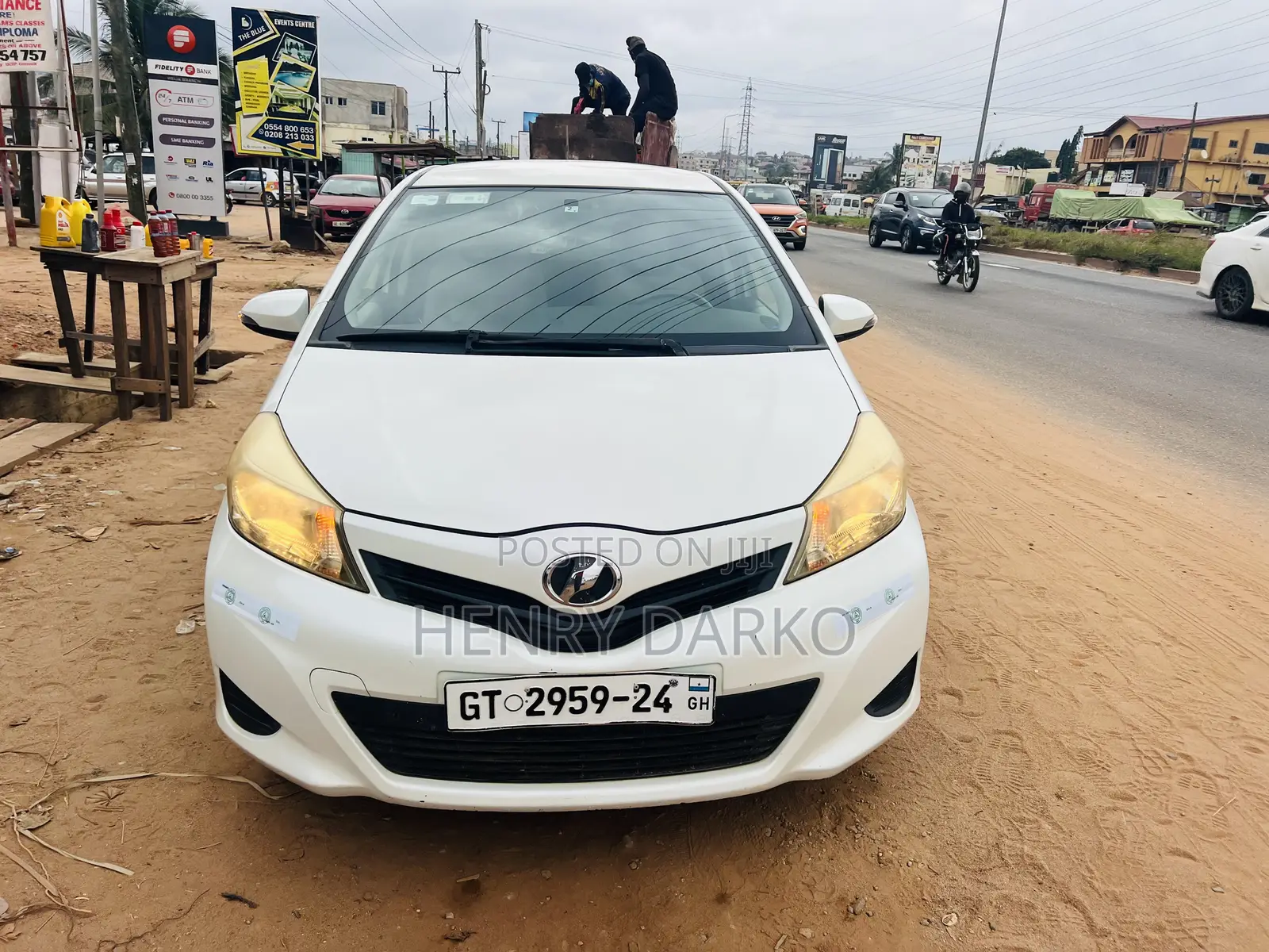 Toyota Vitz 2013 White