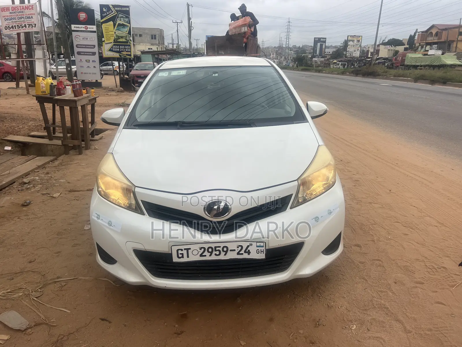 Toyota Vitz 2013 White