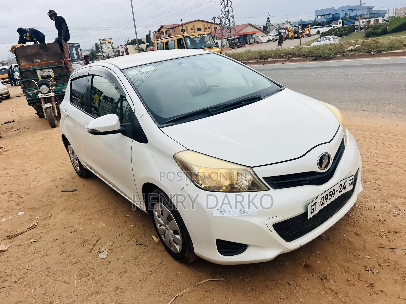 Toyota Vitz 2013 White