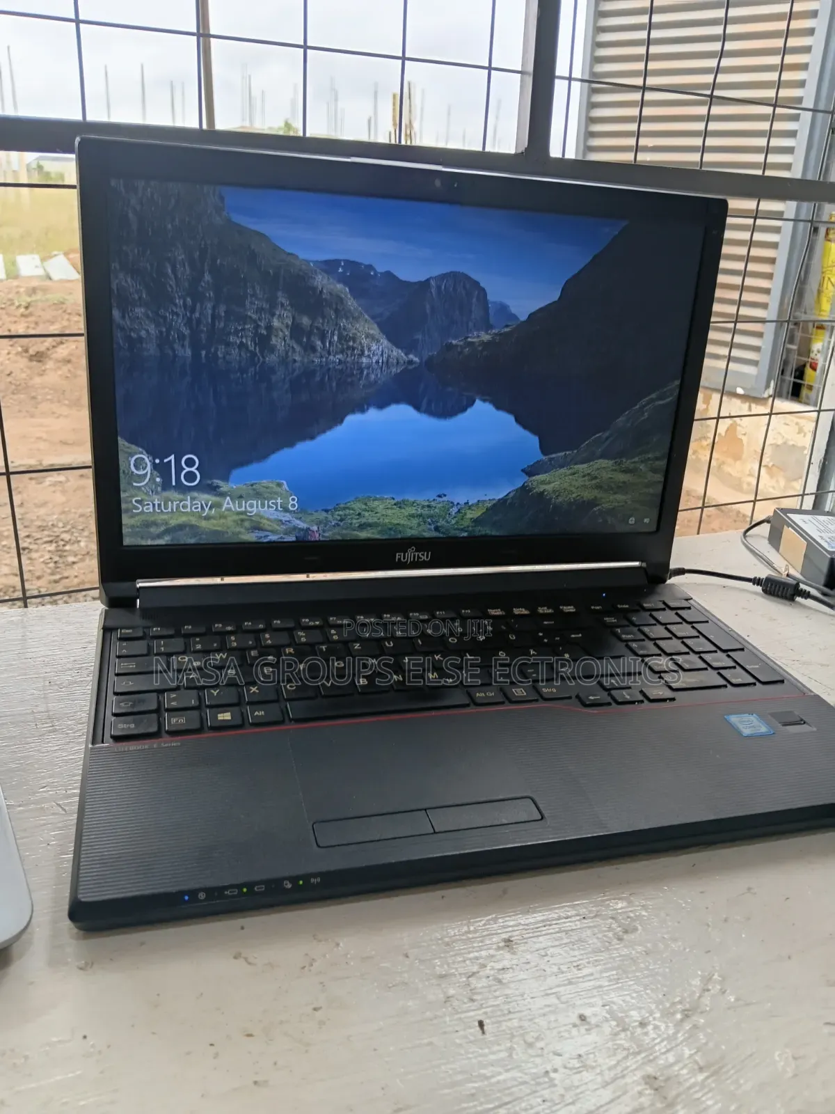 Laptop Fujitsu Amilo Li3710 4GB AMD Ryzen 5 HDD 512GB