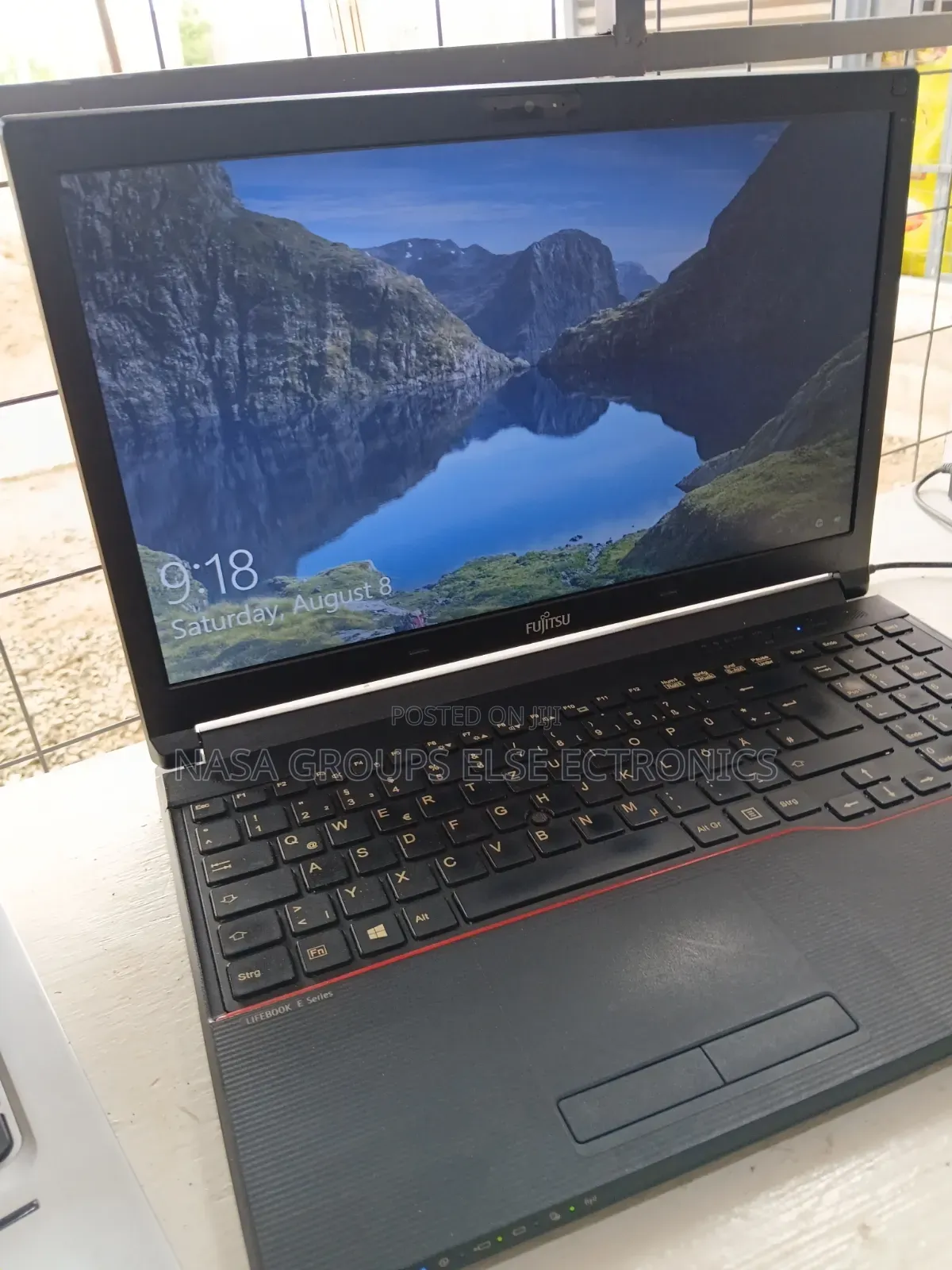 Laptop Fujitsu Amilo Li3710 4GB AMD Ryzen 5 HDD 512GB