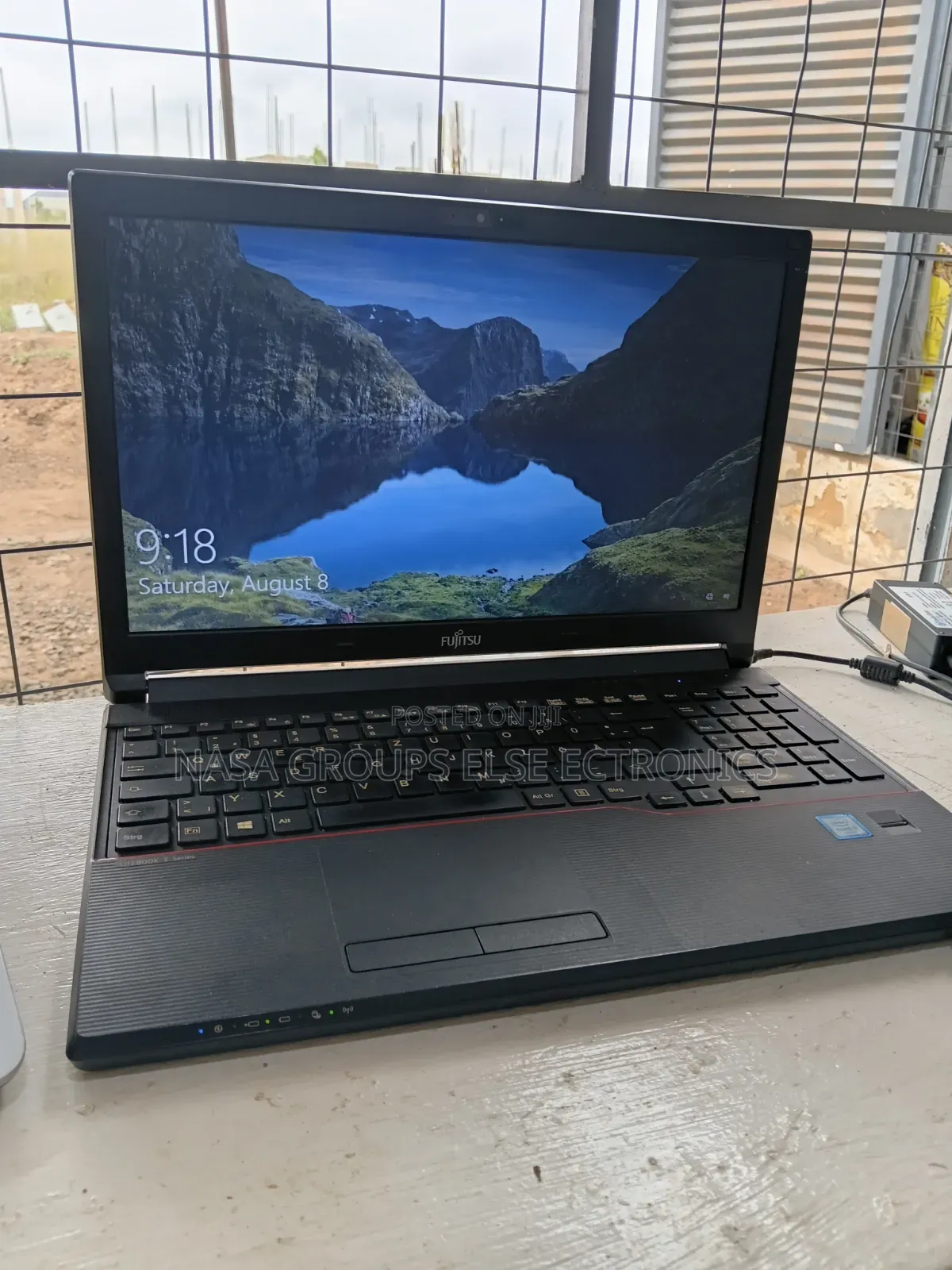 Laptop Fujitsu Amilo Li3710 4GB AMD Ryzen 5 HDD 512GB