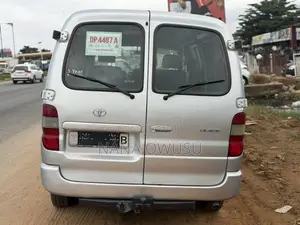 Toyota HiAce 2014 Silver