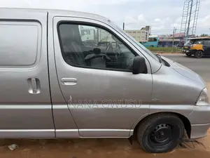 Toyota HiAce 2014 Silver