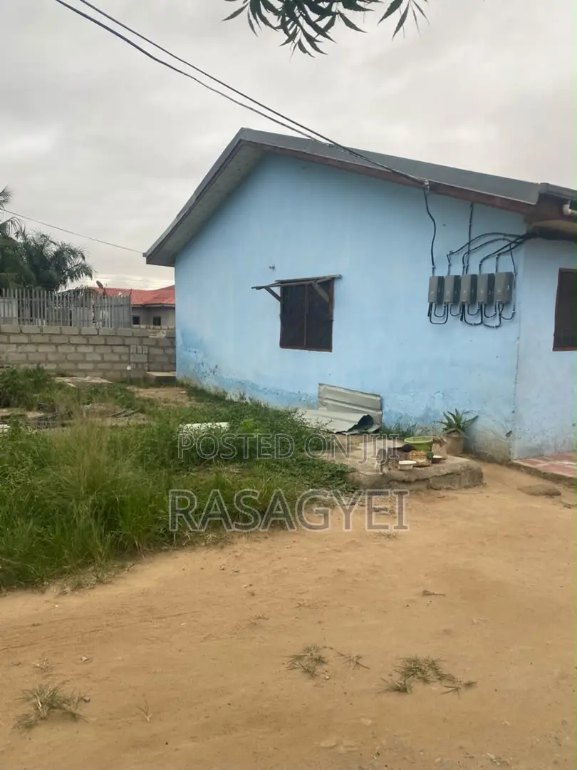 5bdrm House in Accra Metropolitan for sale