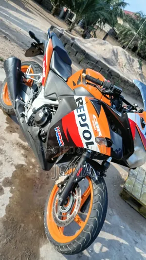Honda CBR 2017 Orange
