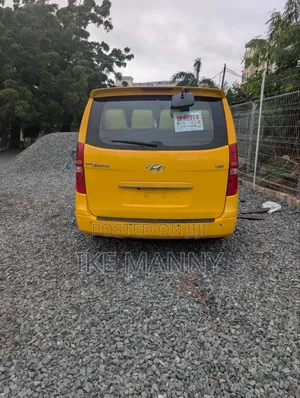 Hyundai Starex 2016 Yellow