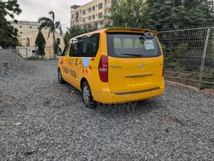 Hyundai Starex 2016 Yellow