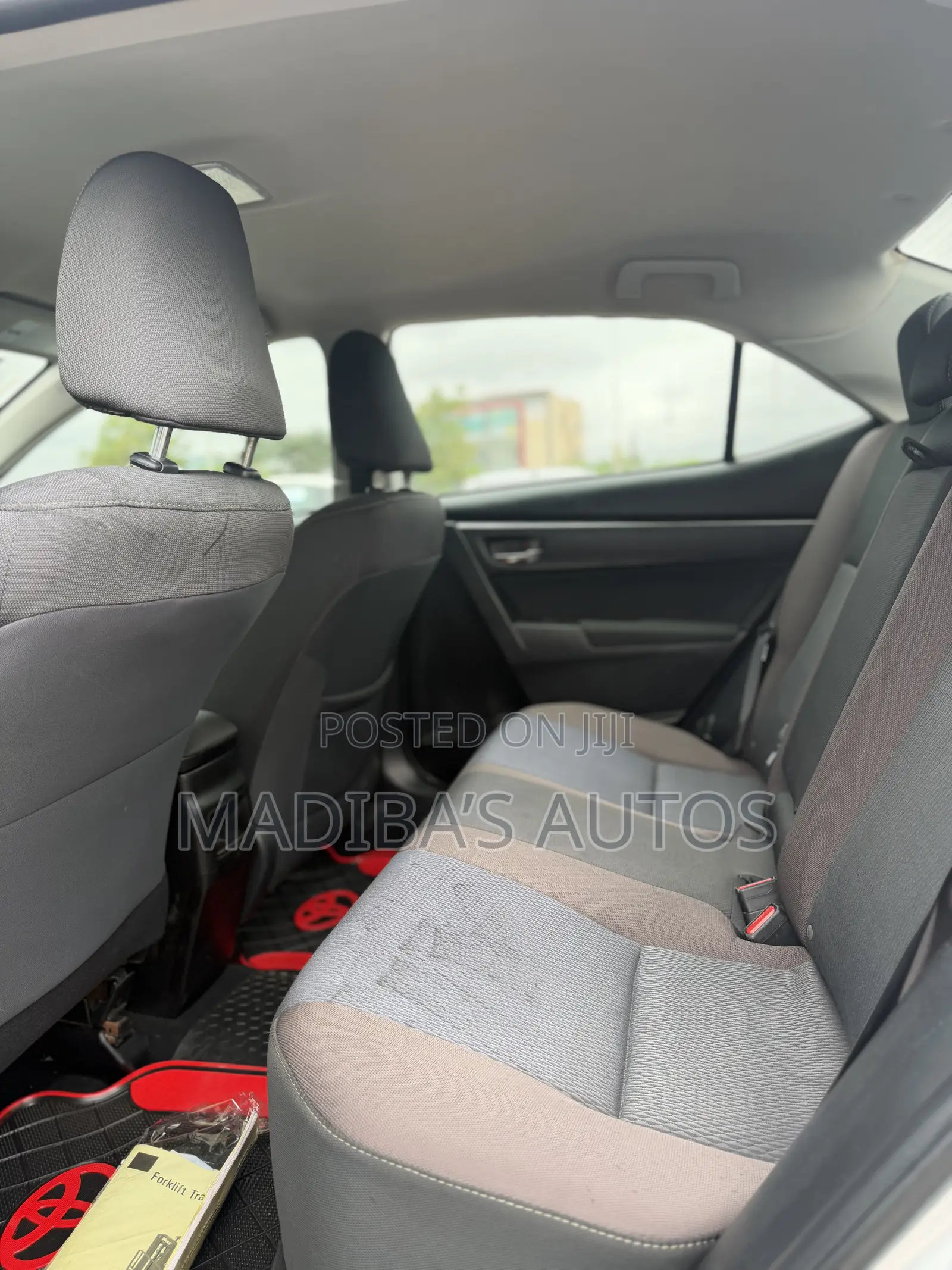 Toyota Corolla LE (1.8L 4cyl 2A) 2018 Gray