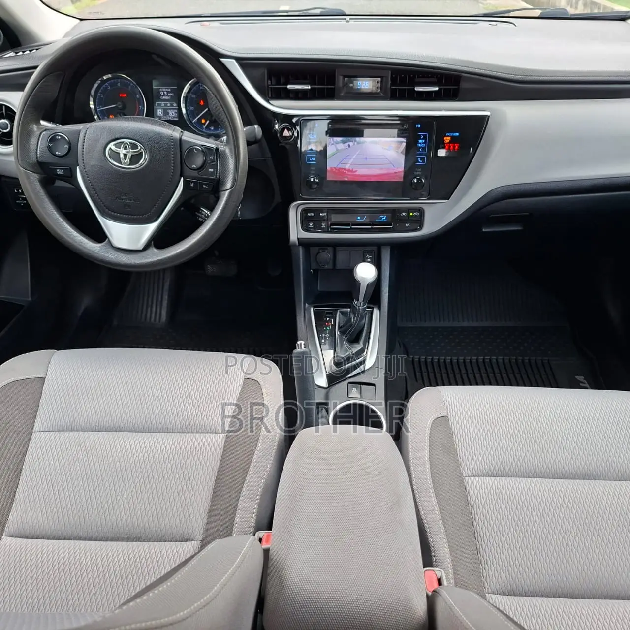 Toyota Corolla LE Eco (1.8L 4cyl 2A) 2018 Red