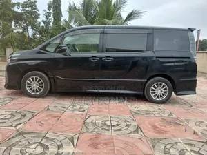 Toyota Voxy ZS Kirameki 2WD 7-Seater 2014 Black