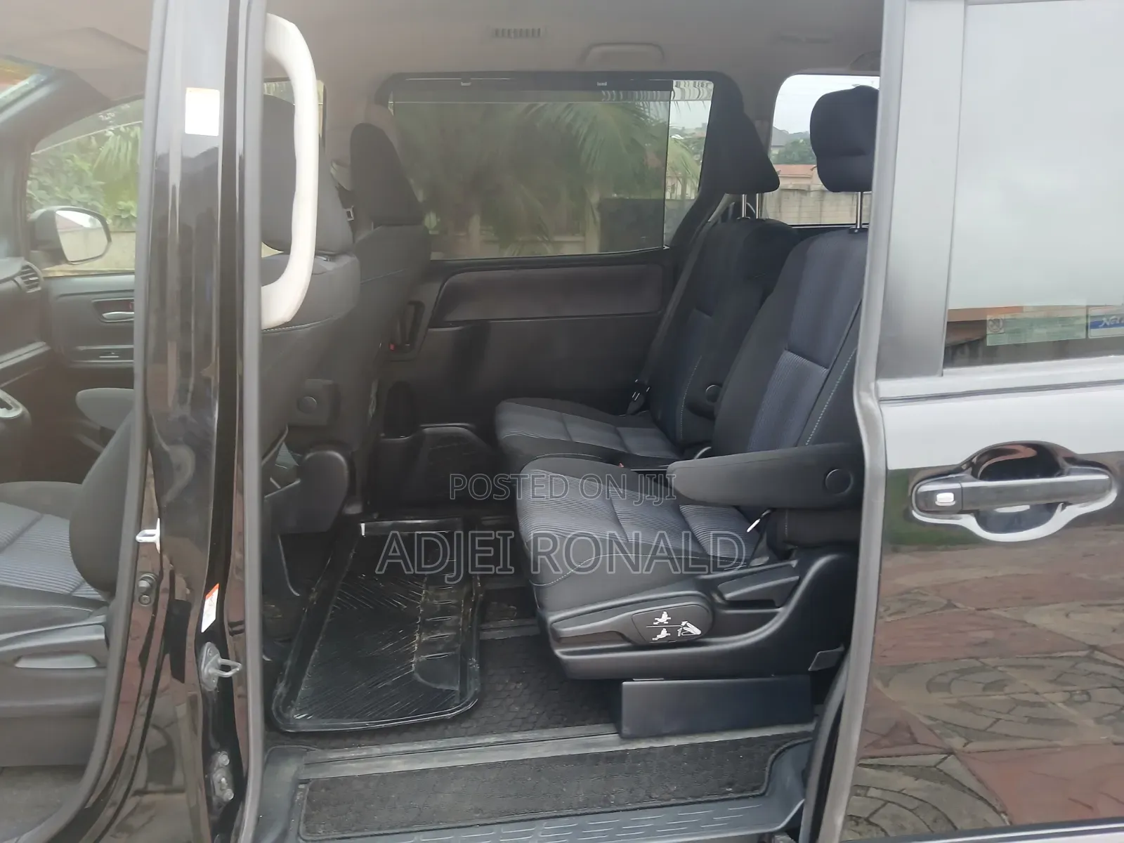 Toyota Voxy ZS Kirameki 2WD 7-Seater 2014 Black