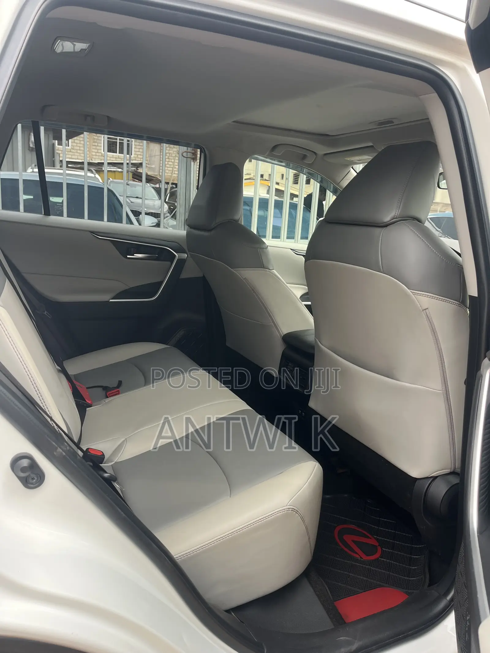 Toyota RAV4 XLE AWD 2020 White
