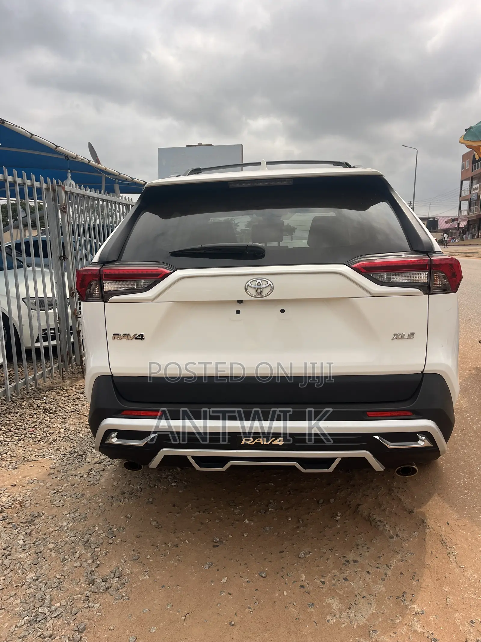 Toyota RAV4 XLE AWD 2020 White