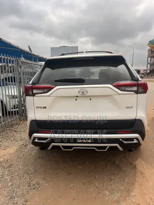 Toyota RAV4 XLE AWD 2020 White