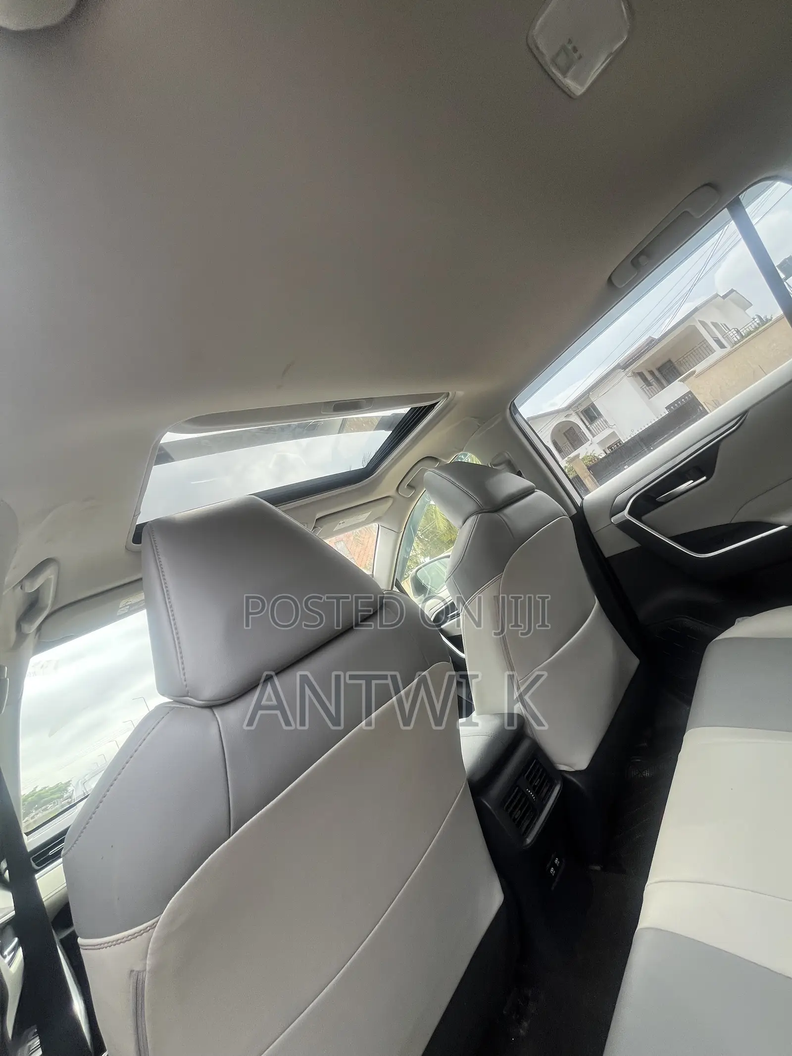 Toyota RAV4 XLE AWD 2020 White