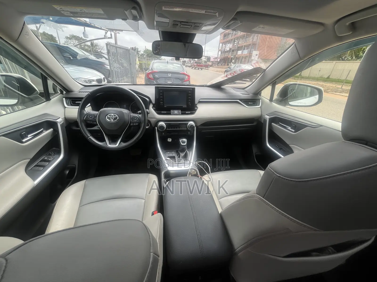 Toyota RAV4 XLE AWD 2020 White