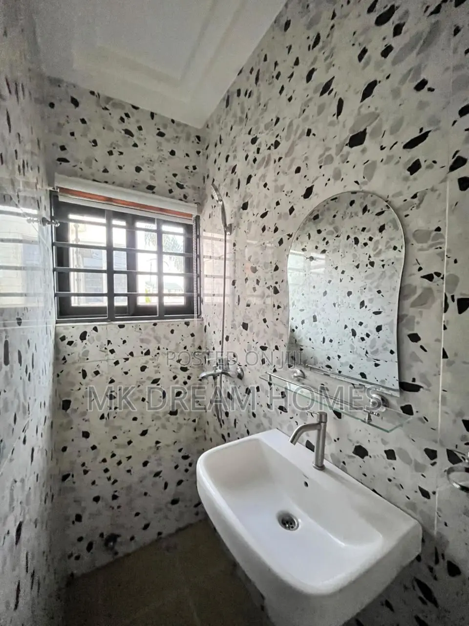 2bdrm House in Lake Side Estate for rent