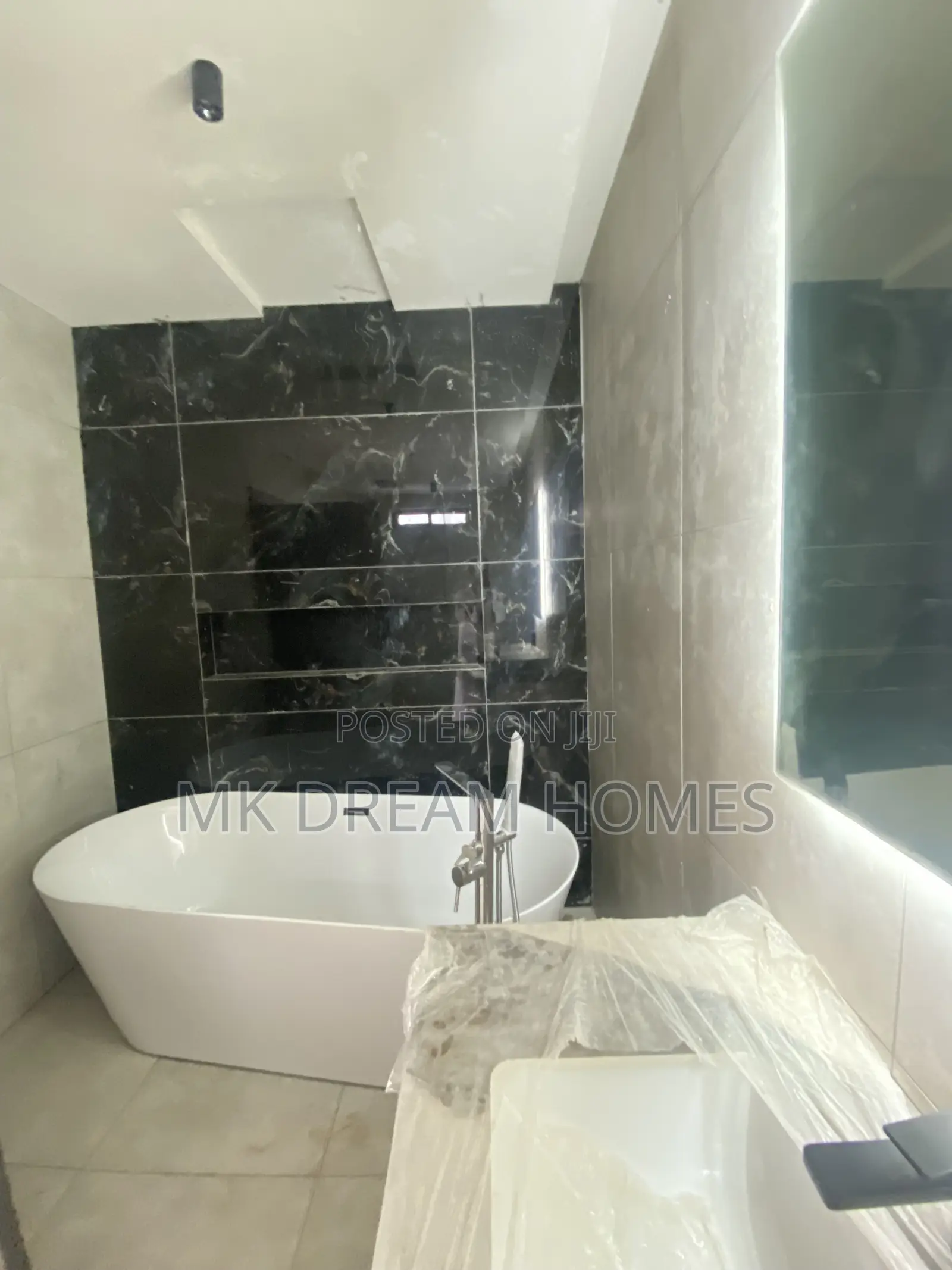 3bdrm House in Lake Side Estate for rent