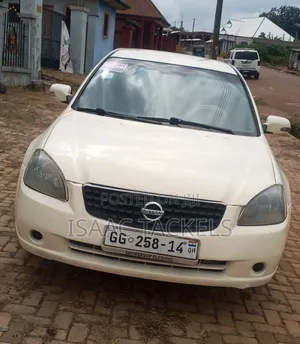 Nissan Altima 2012 White