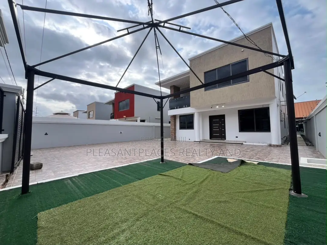4bdrm House in Pleasantplaces And, Ashaley Botwe for rent